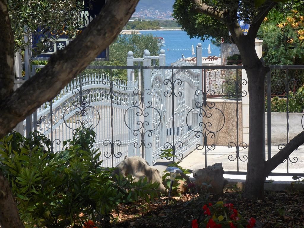 Apartments Bresan Trogir Luaran gambar
