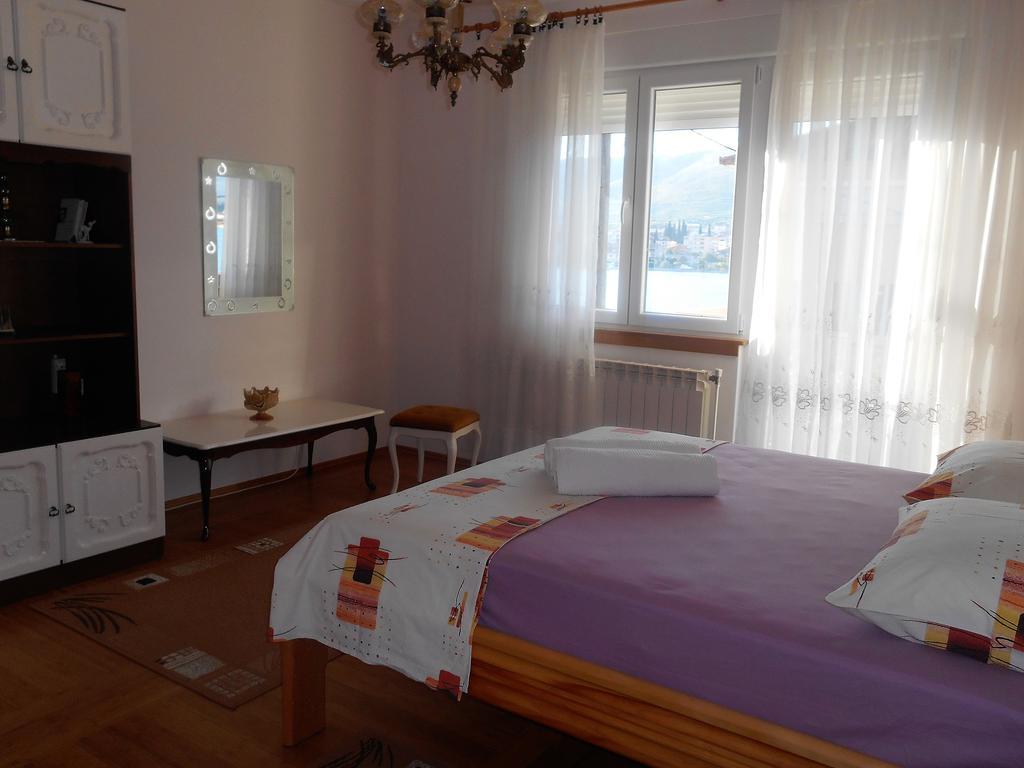 Apartments Bresan Trogir Bilik gambar